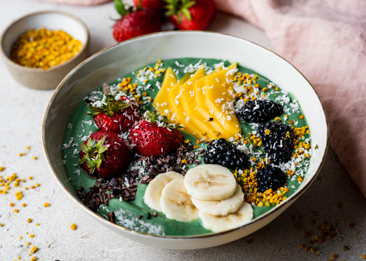 piña colada spirulina smoothie bowl